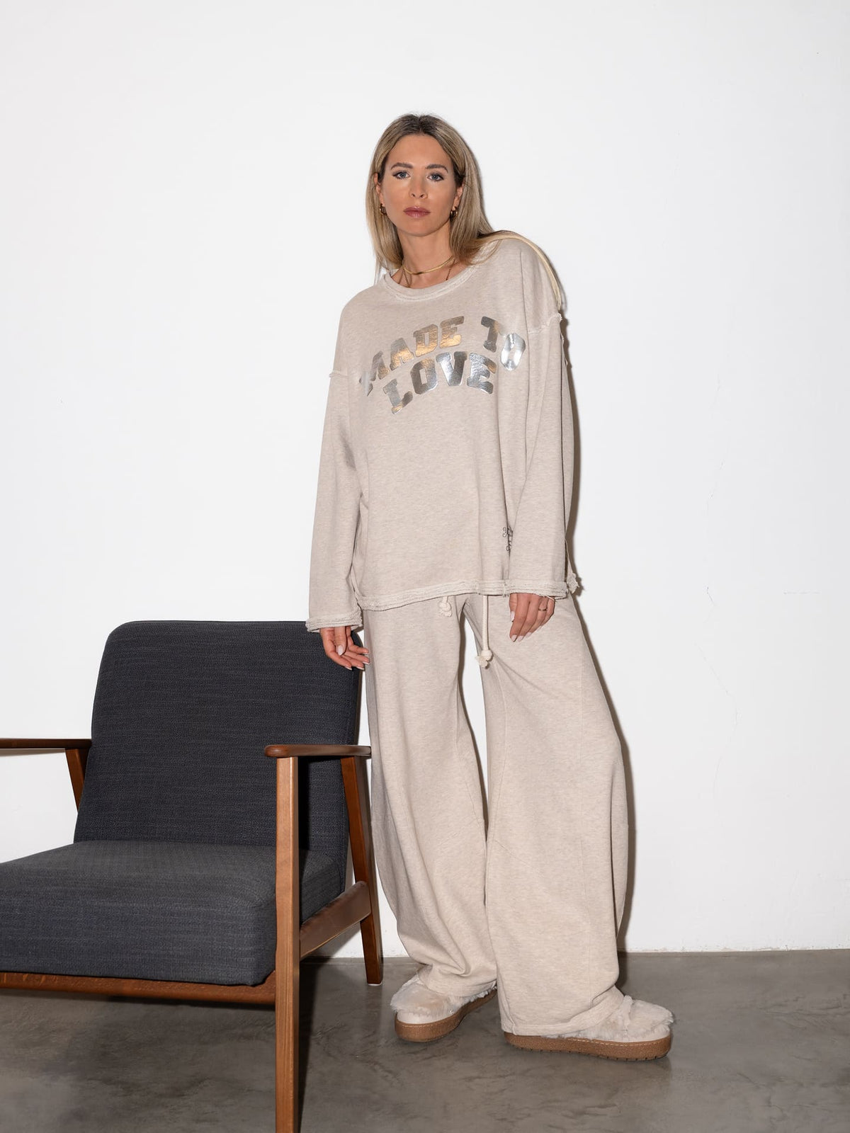 Yippie Hippie MDAE TO LOVE